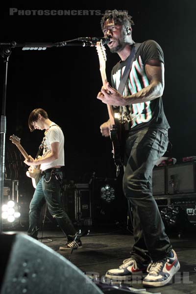 BLOC PARTY - 2009-02-10 - PARIS - Olympia - Rowland Kelechukwu Okereke - Russell Dean Lissack